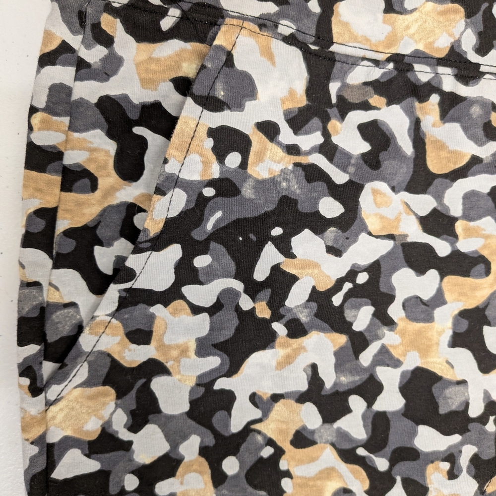 Plus-Size Printed Wide-Leg Pants - Beige/Black - Picture 4 of 7